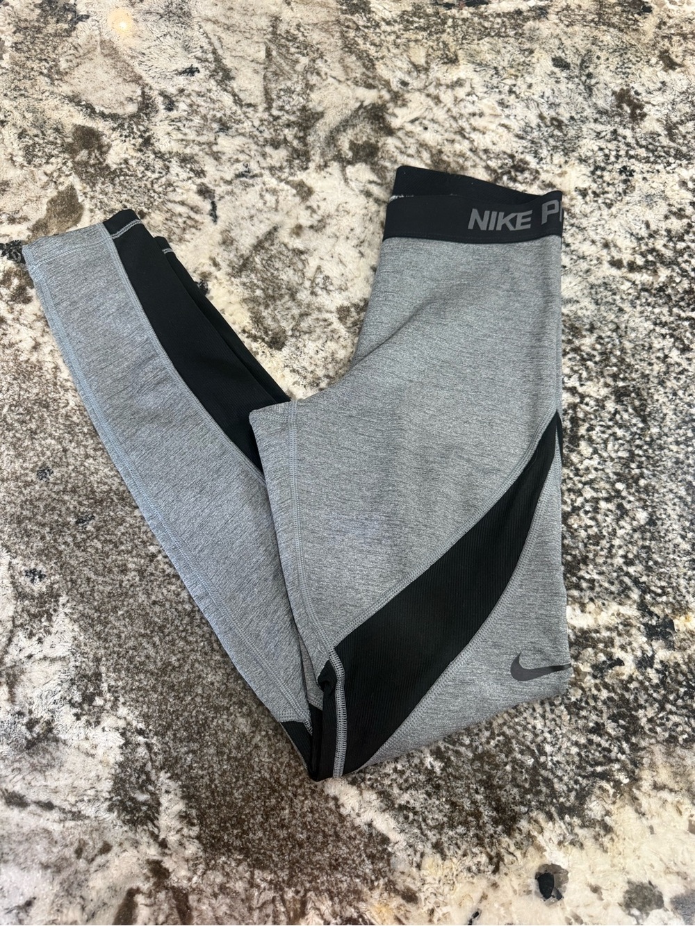Nike Gray & Black Girls' Athletic Leggings
